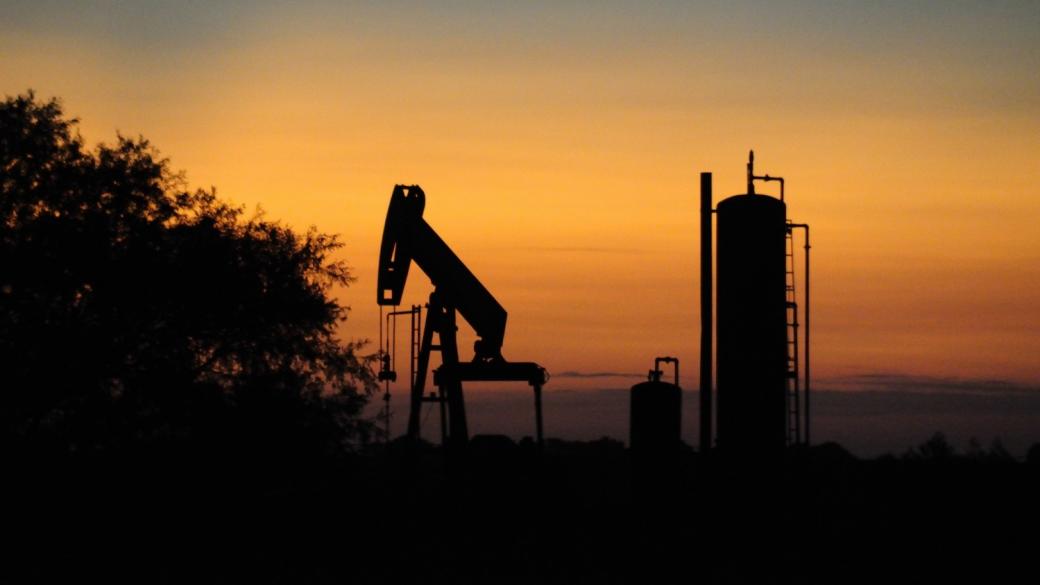 Цената на петрола се срина с близо 10%