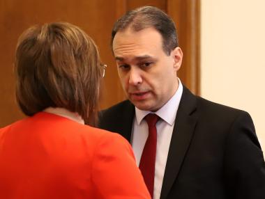 Кабинетът в оставка вдига заплатите на военните с допълнителни 100 млн. лв.