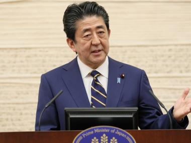 Кой беше Шиндзо Абе, загиналият в нападение бивш японски лидер?