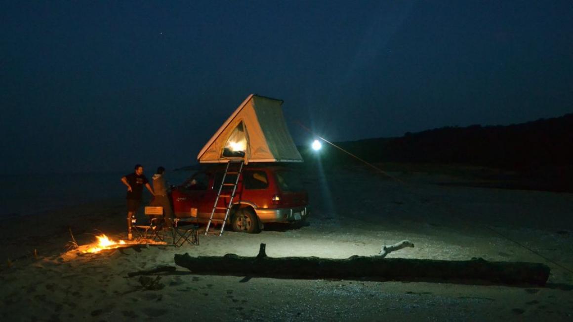 Галерия :: Снимка 0 :: Семейството, което създаде първата българска покривна палатка}