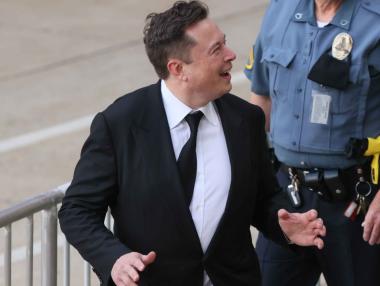 Мъск се подигра на Twitter… в Twitter