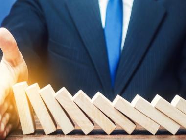 Историческа каскада от фалити: Кои страни попадат в опасната зона?