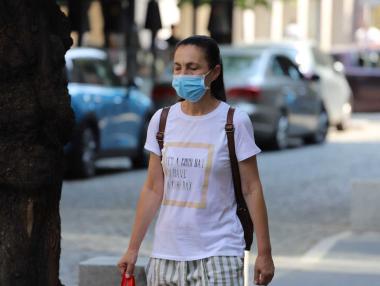 Маските отново стават задължителни в аптеки и болници в София