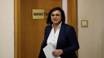 Нинова предупреди депутатите да не излизат в лятна ваканция