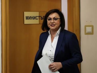 Нинова предупреди депутатите да не излизат в лятна ваканция