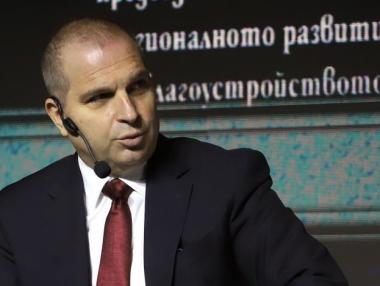 Караджов: Премиерът поставя капан на служебното правителство с пътищата