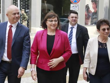 Нинова върна мандата и обвини президента за провала на правителството