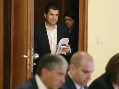 Петков завеща 7 кораба с газ на служебното правителство