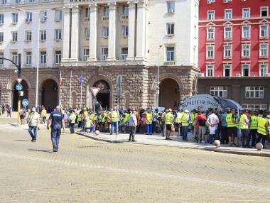 Горещият картоф с пътната поддръжка остава при президента