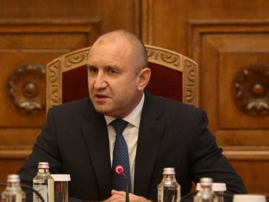 Президентът насрочи изборите и показа новия си служебен кабинет