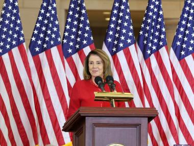 Пелоси кацна в Тайван, Китай прати бойни самолети и кораби