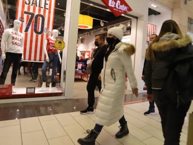 Маските в София ще паднат по-рано