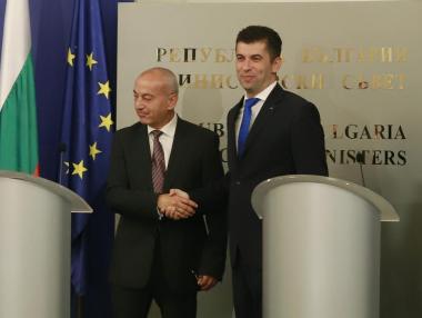 Вечерни новини: 7-те танкера с газ се оказаха 3; Държавната петролна компания е закрита