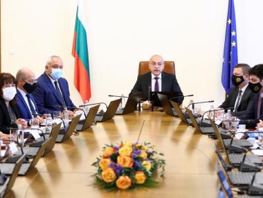 Служебният кабинет смени 25 областни управители