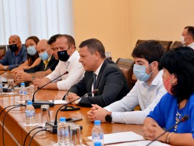 Алексиев готви промени в тол таксите за превозвачите