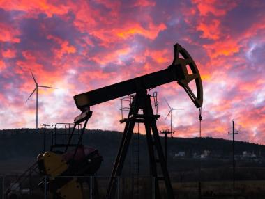 Цените на петрола паднаха до нивата отпреди войната