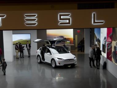 Акционерите в Tesla определиха кога ще се разделят акциите