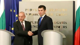 Новините от седмицата: Трусове и рокади по високите етажи; Скандалът с гръцката връзка