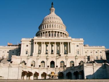 С гласа на вицепрезидента мащабният план за $430 млрд. на Байдън прескочи трапа