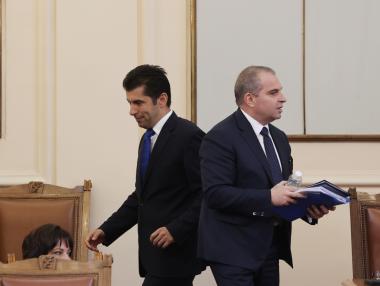 Заповедта на Петков за големите плащания на МРРБ падна в съда