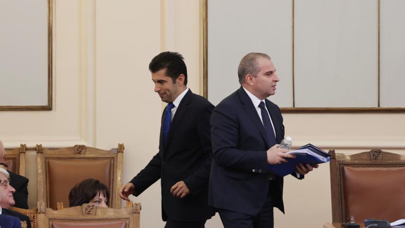 Заповедта на Петков за големите плащания на МРРБ падна в съда