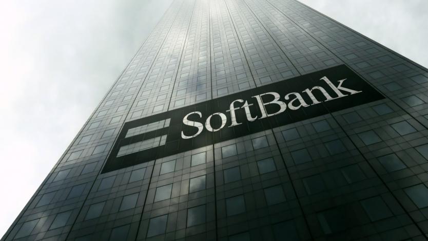 Загубите принудиха гиганта SoftBank да отчупи парче от перлата в короната си