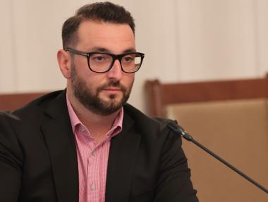 Шефът на АПИ е уволнен ден след изненадващите поръчки за пътна поддръжка