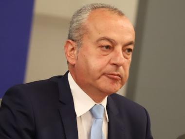 Гълъб Донев назначи трима зам.-министри