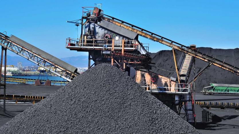 Въглищните гиганти направиха мега печалби за половин година
