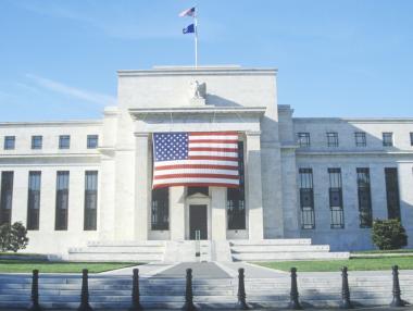 Пазарите игнорират предупрежденията на Фед за предстоящи проблеми