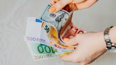 Еврото падна малко под прага на паритета спрямо стабилния долар