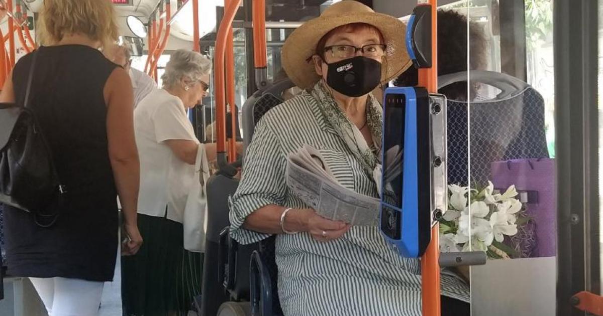 От четвъртък, 25 август, отпада задължително носене на маските в