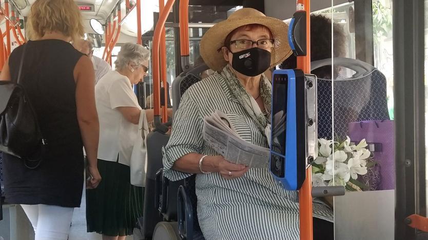 Отпада задължителното носене на маски в градския транспорт