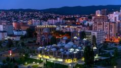 Светлините угасват а френският шансон внезапно спира да звучи Сутрешната