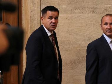 Правителството започва работа с „Лукойл“ за по-евтини горива