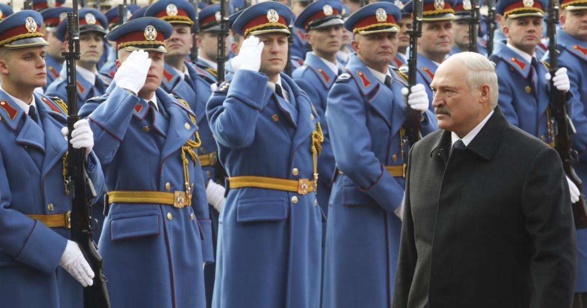 Беларуският президент Александър Лукашенко обяви в петък, че военните самолети