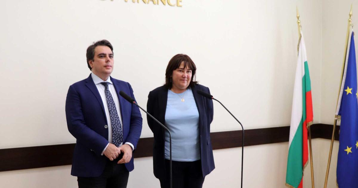 Над 1.5 млрд. лв. е излишъкът в бюджета към края