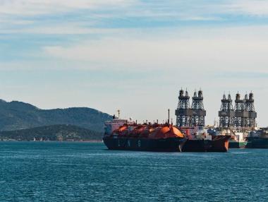 Гърция ускорява процедурата за пускане на LNG терминала в Александруполис