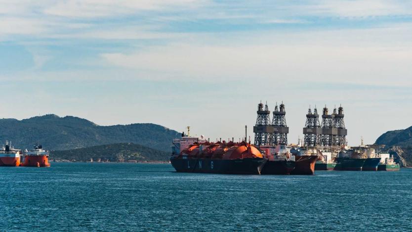 Гърция ускорява процедурата за пускане на LNG терминала в Александруполис