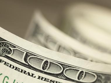 Ехото от речта на Пауъл изстреля долара до 20-годишен връх