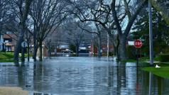 Влошаването на ситуацията със сушите бурите и проливните дъждове в