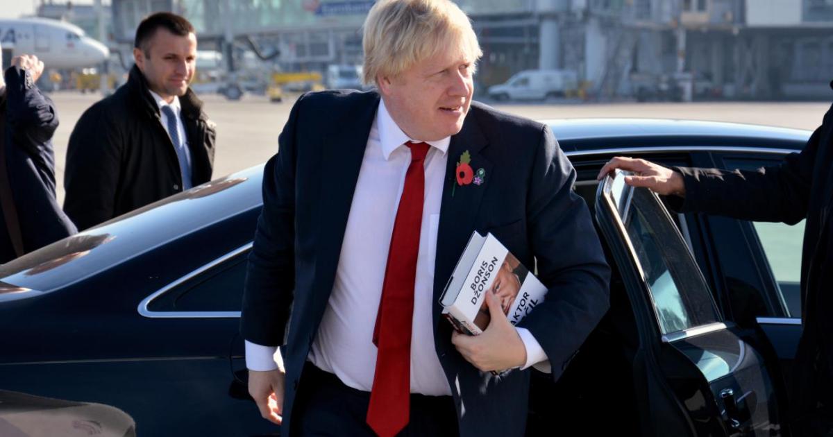 Едва три години след като изведе консерваторите до най-голямата им