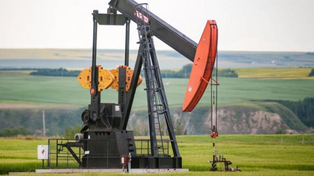 Петролът поевтинява заради сделката на ОПЕК+ за спад в добива