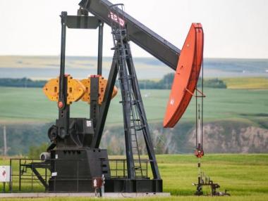 Петролът поевтинява заради сделката на ОПЕК+ за спад в добива