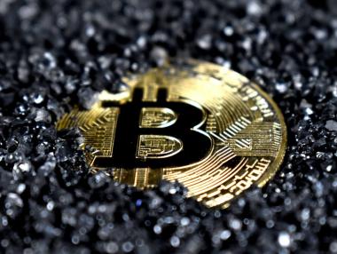 Биткойн слезе под 19 000 долара