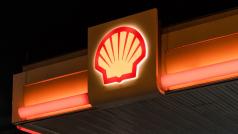 Големите петролни гиганти харчат милиони за да се представят като