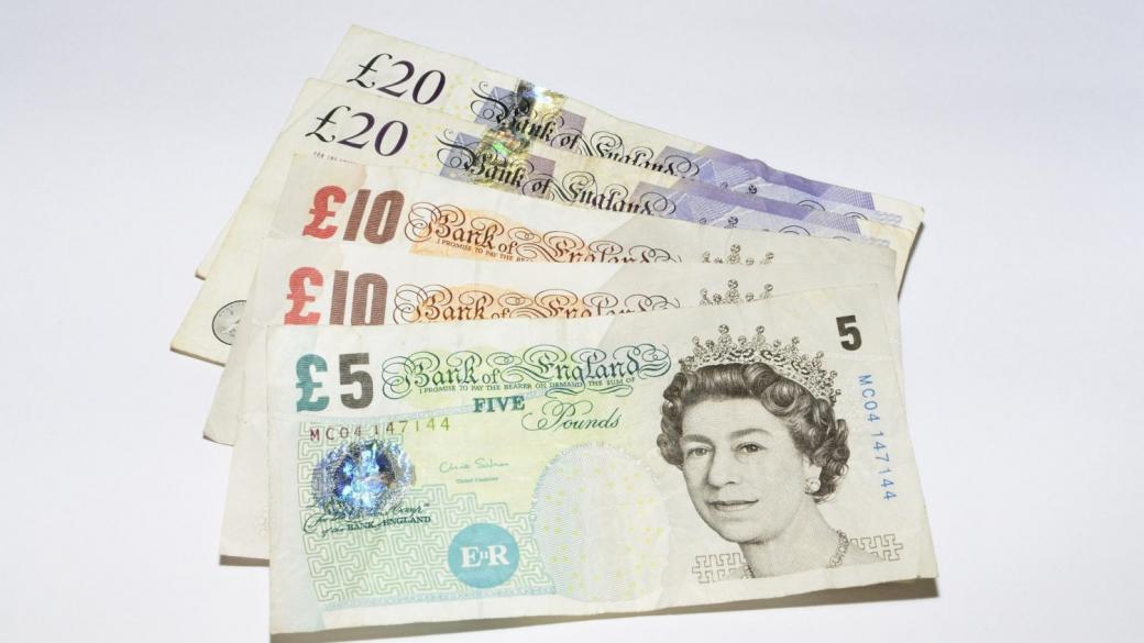 Банкнотите с образа на кралицата остават законно платежно средство