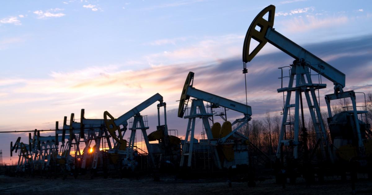 Цените на петрола се понижиха в понеделник, тъй като перспективите