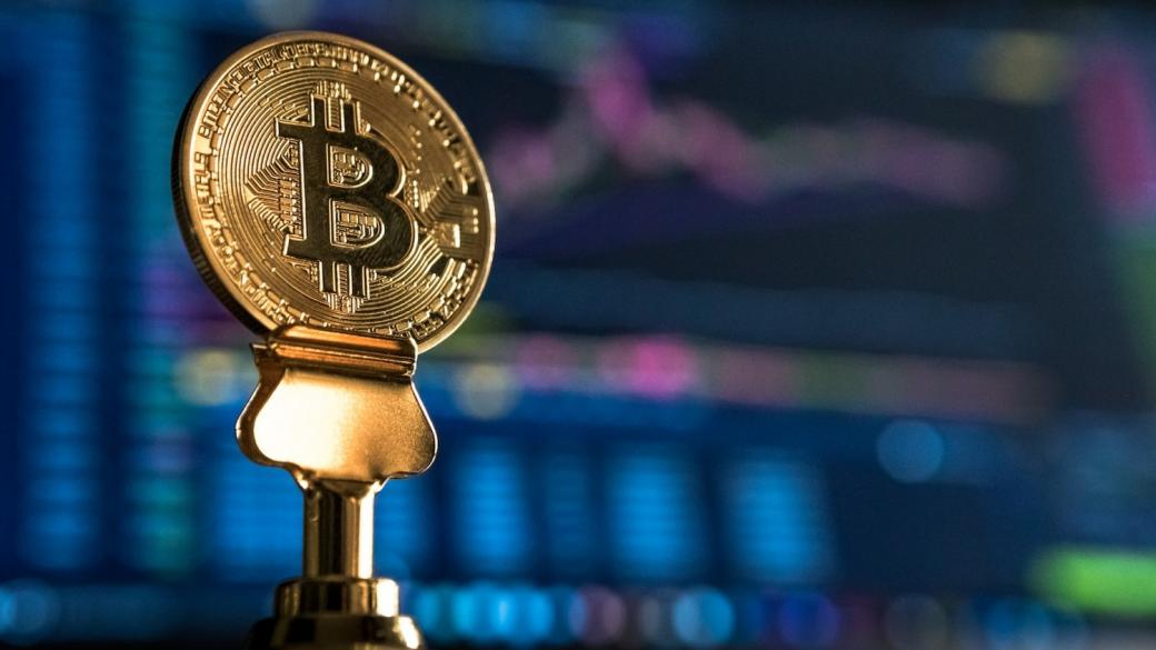 Биткойн се върна над 22 000 долара