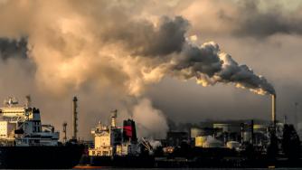 Инвеститори с активи за $39 трилиона искат забрана на изкопаемите горива